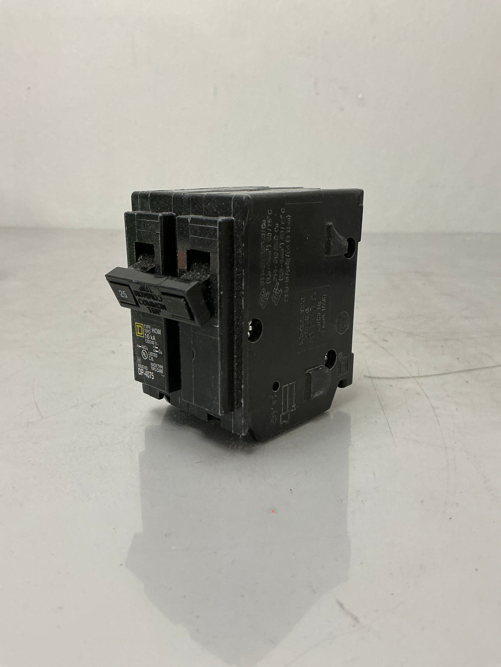 New Square D HOM225 2 Pole, 25 Amps, 240 Volts Circuit Breaker