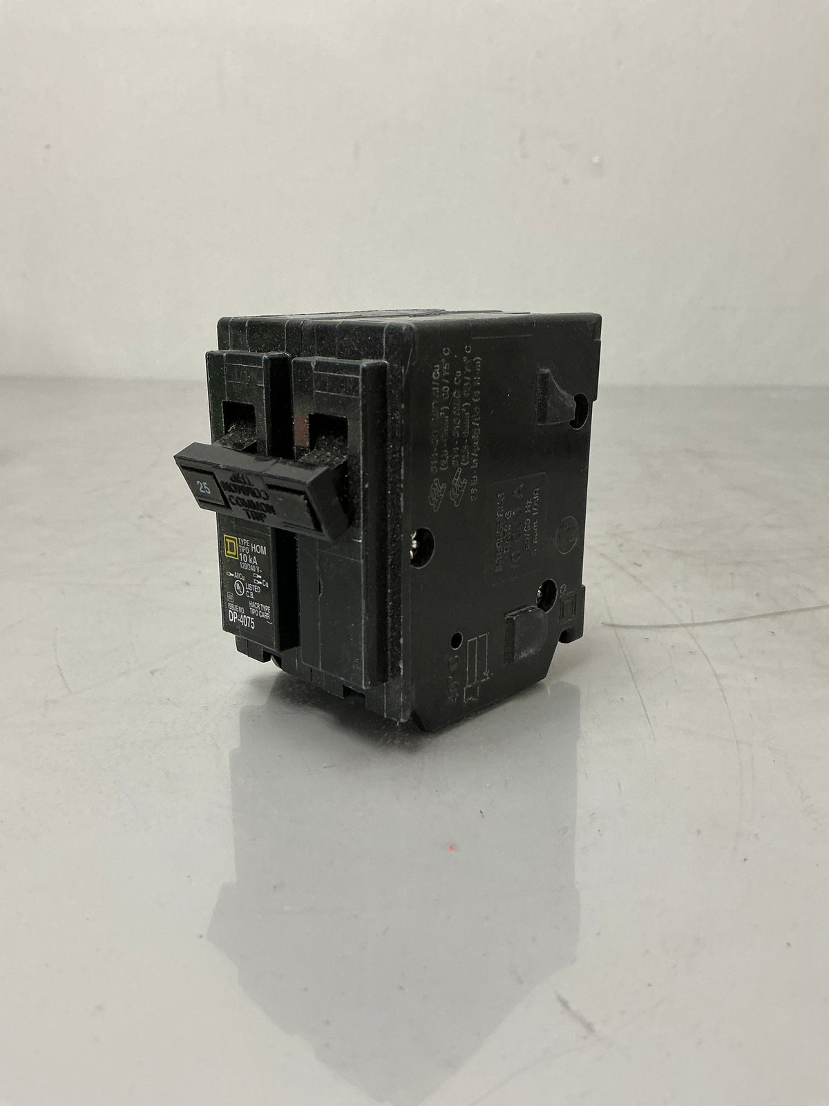 New Square D HOM225 2 Pole, 25 Amps, 240 Volts Circuit Breaker