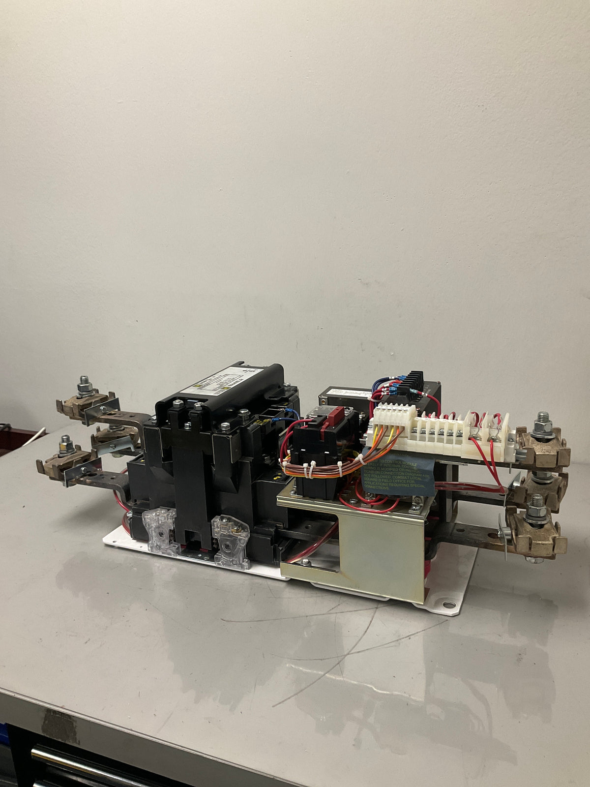 New Take Out Square D Motor Started 8536SHO2H30 NEMA Size 6, 600 Volts, 31104-400-50