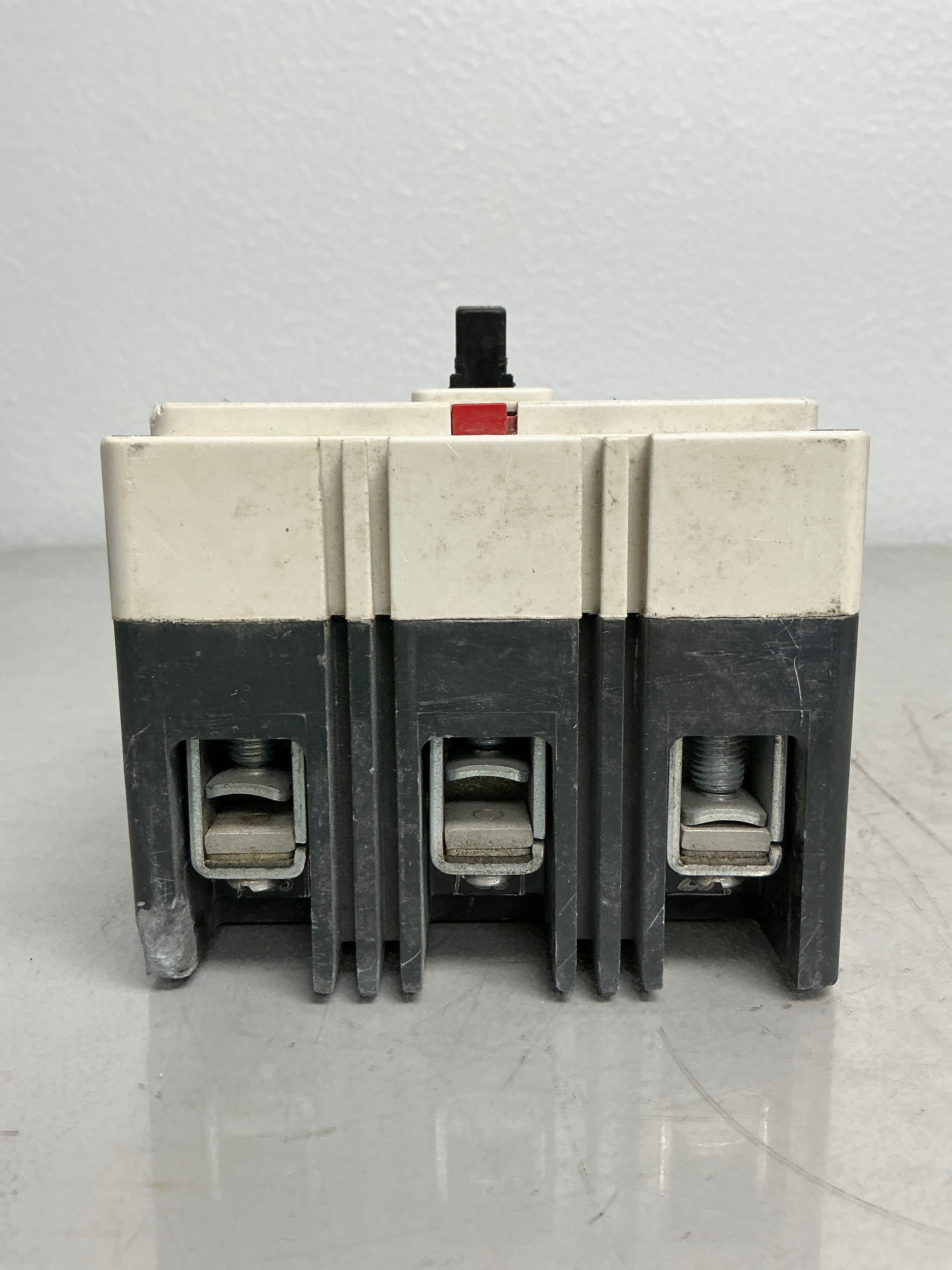 *CHIPPED* Used FD3030BP10 3 Poles, 30 Amps, 600 Volts