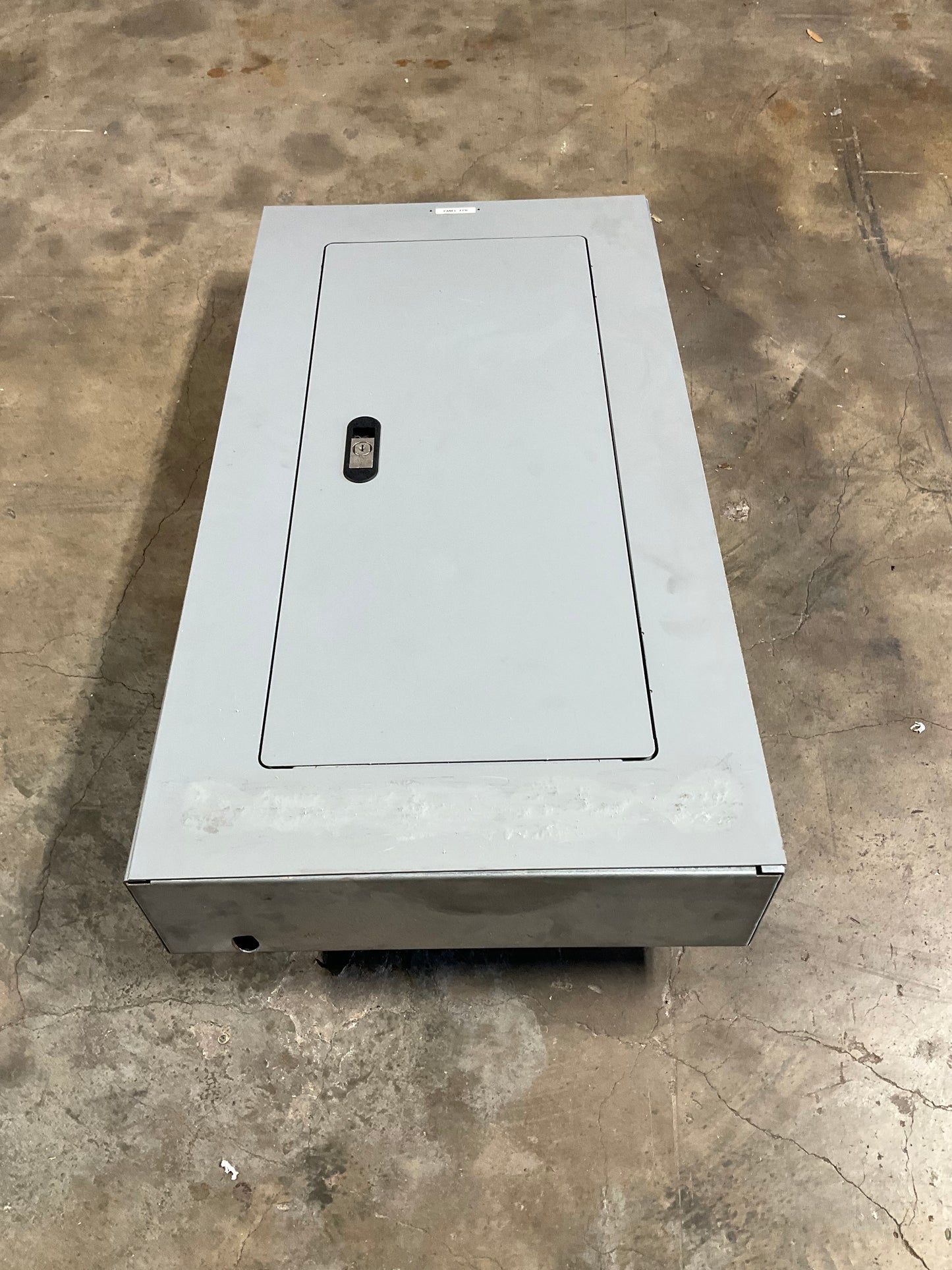 Used Siemens Panelboard 250 Amp Main Lug 30 Circuit 120/240 Volt P1A30MC250CT(item#p1)