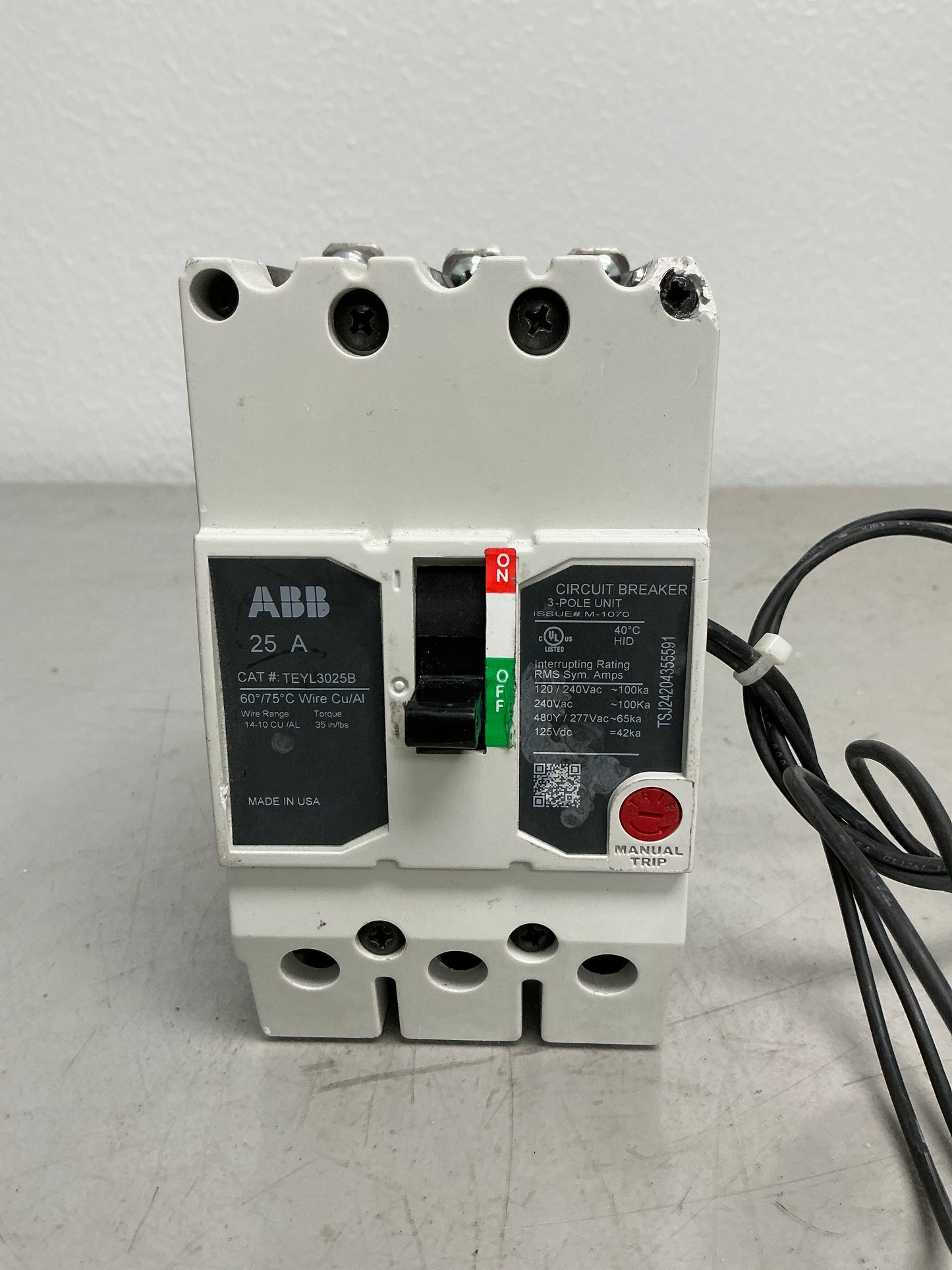*CHIPPED* Used ABB TEYL3025B 3 Pole, 25 Amps, 480 Volts, Shunt trip