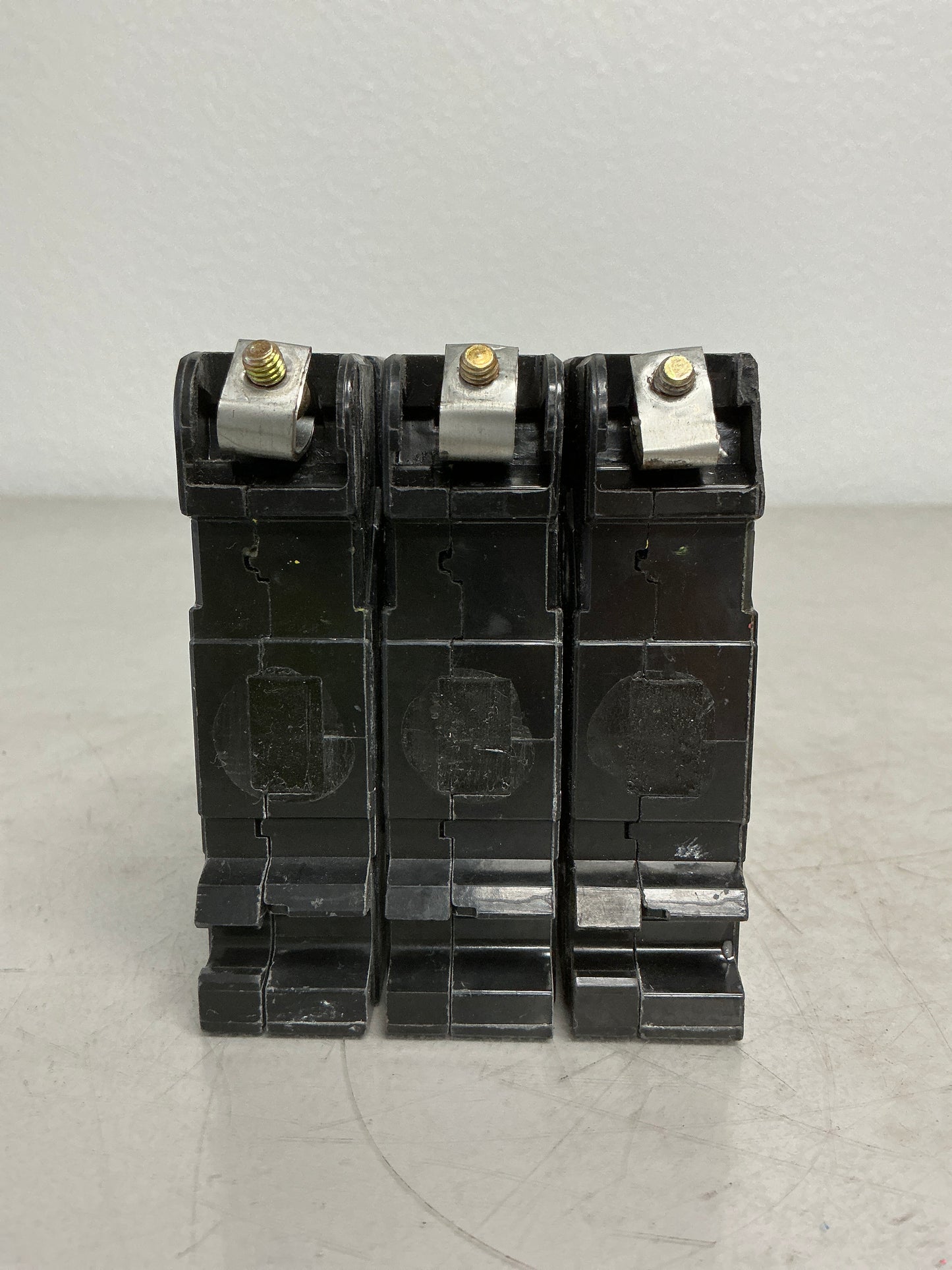 *CHIPPED* Used Square D EHB34030 3 Pole, 30 Amps,480 Volts