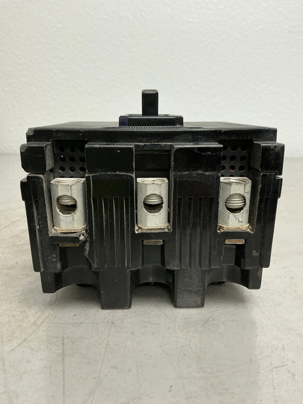 *CHIPPED*Used EH3-B30 3 Pole, 30 Amps, 480 Volts Circuit Breaker