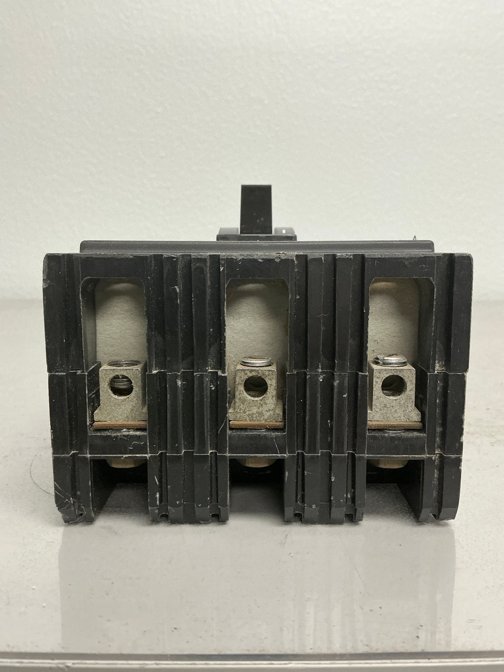 *CHIPPED* Used Square D FAL34030 3 Pole, 30 Amps, 480 Volt