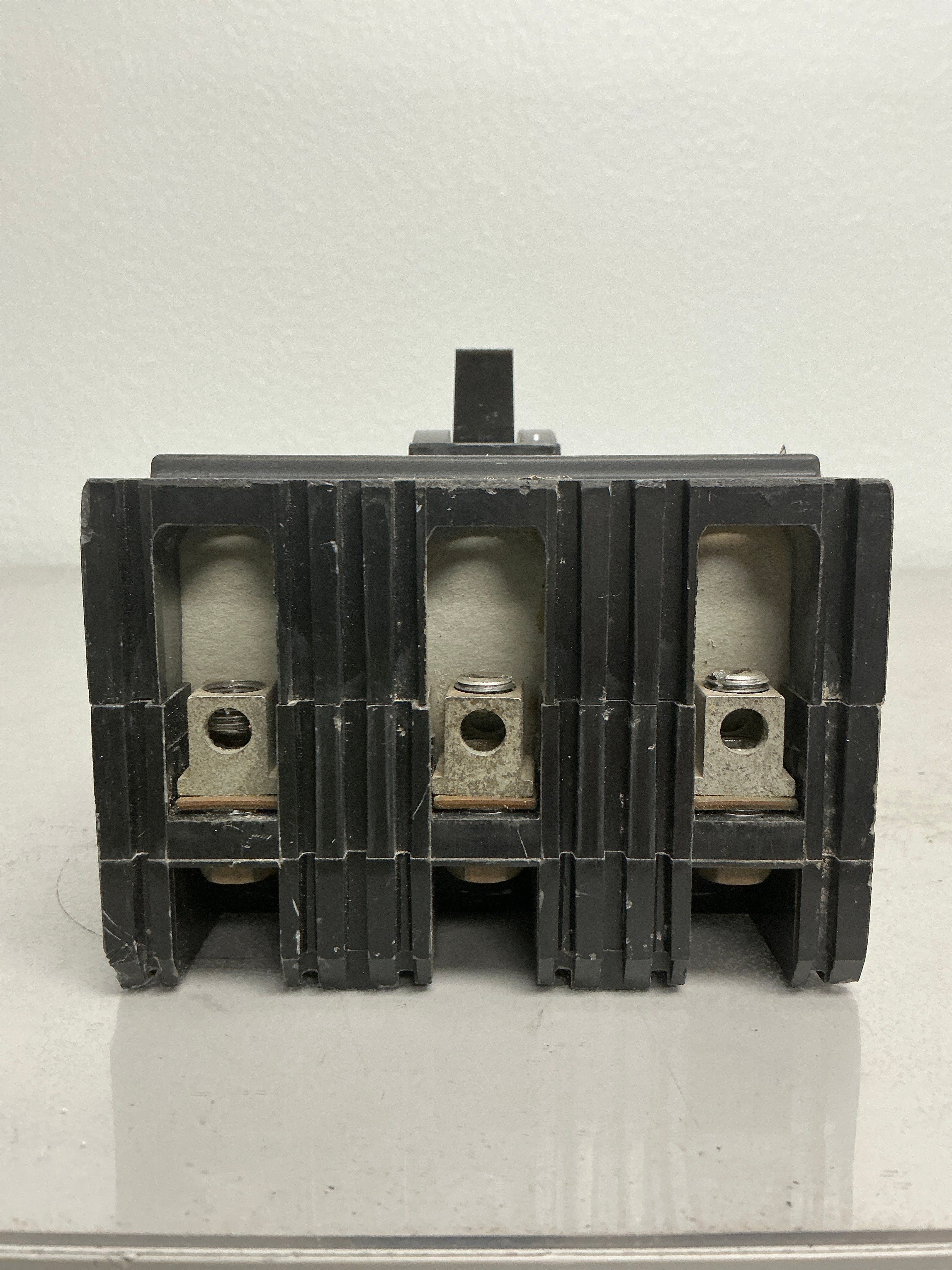 *CHIPPED* Used Square D FAL34030 3 Pole, 30 Amps, 480 Volt