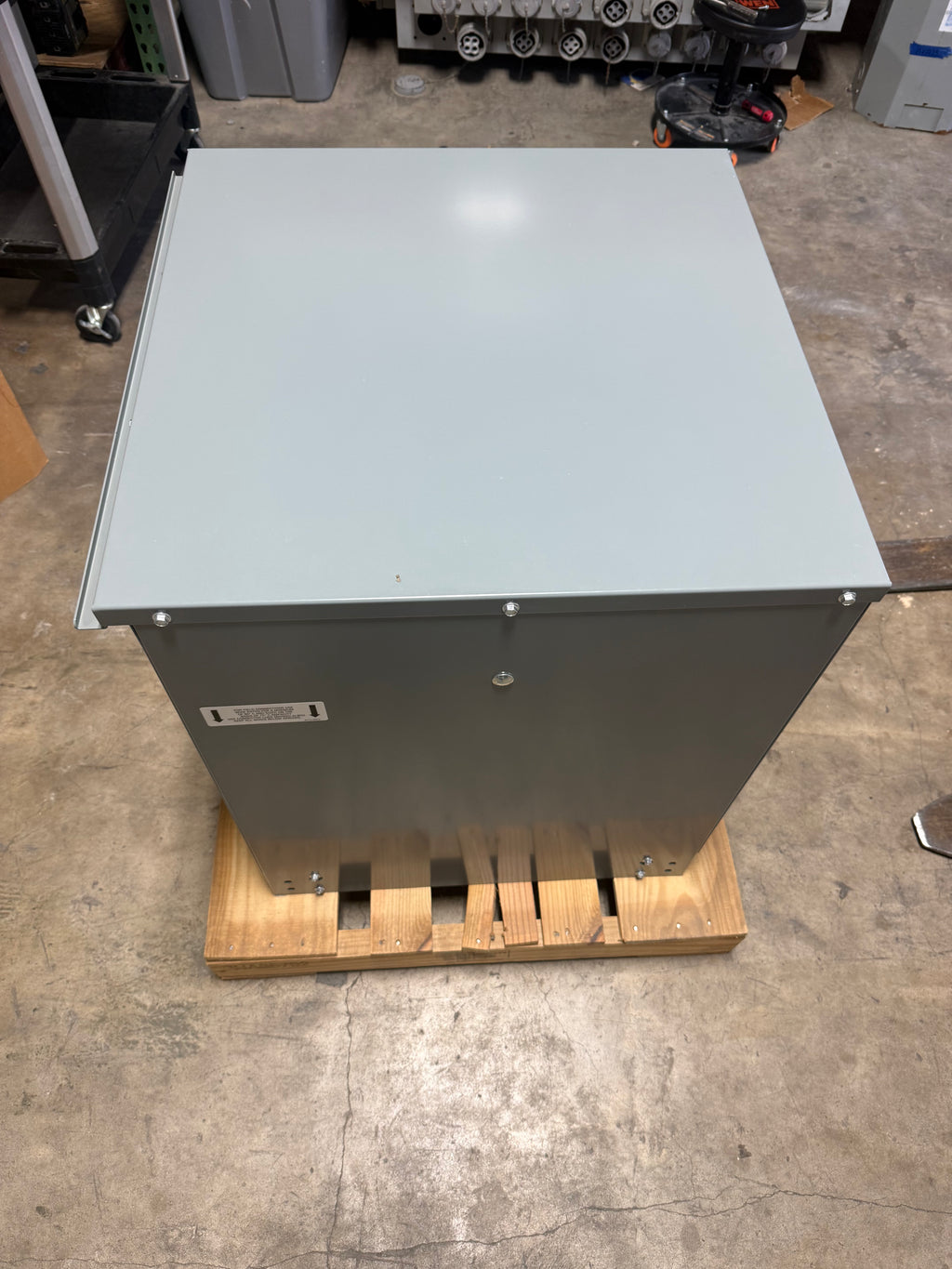 New Square D 45 KVA Transformer, 3 Phase, Primary 480, Secondary 208/120 Delta Y