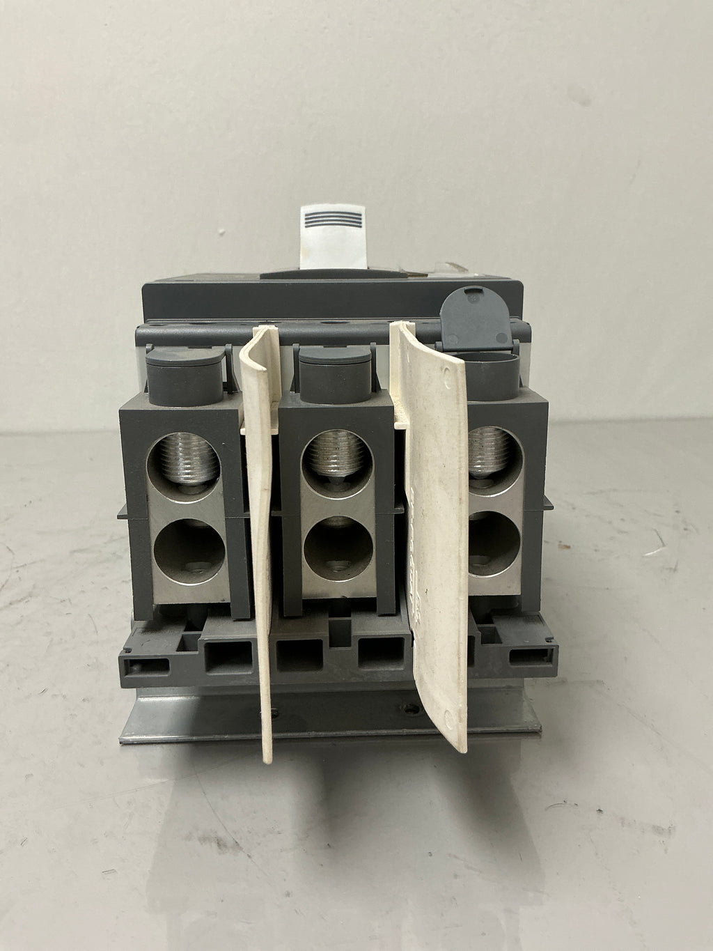New ABB XT5NU340ABFF000XXX 3 Pole, 400 Amps, 600 Volts Circuit Breaker