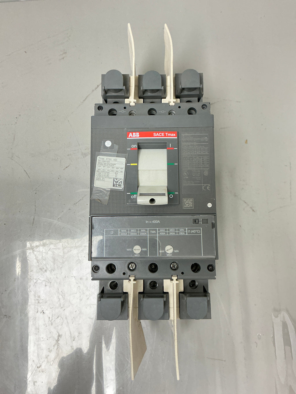 New ABB XT5NU340ABFF000XXX 3 Pole, 400 Amps, 600 Volts Circuit Breaker